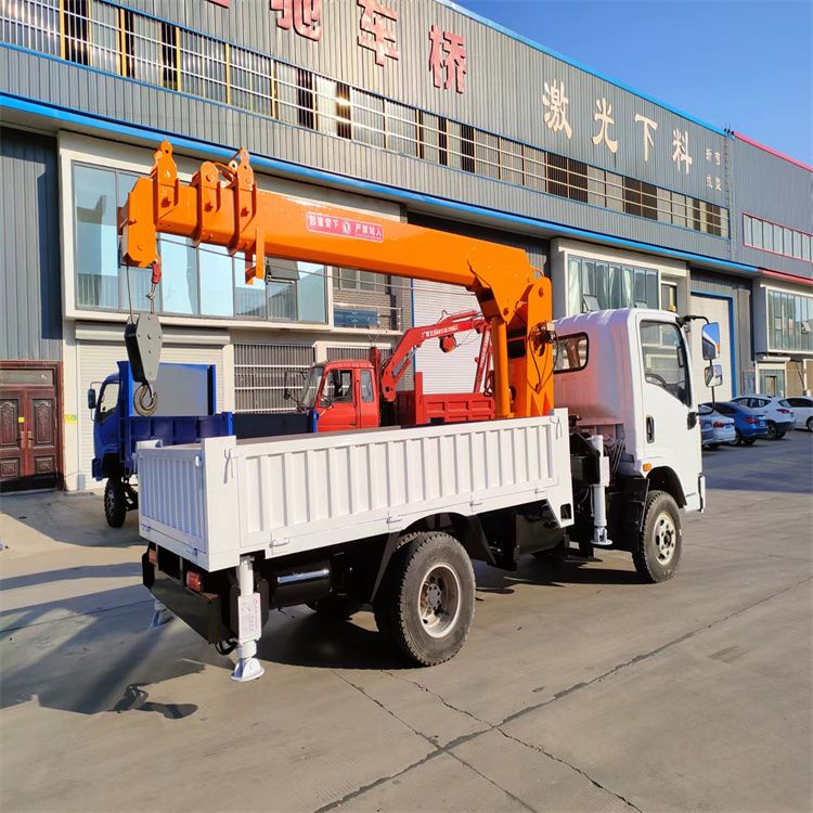 金州区三轮随车吊定制 农用改装机自备吊中瑞长期出售